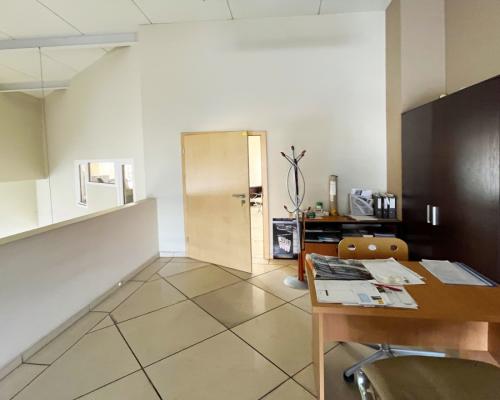 Powierzchnia handlowo biurowa z placem