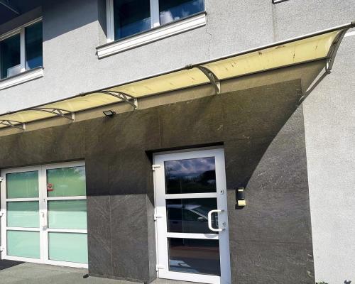 Samodzielny budynek, duże możliwości.