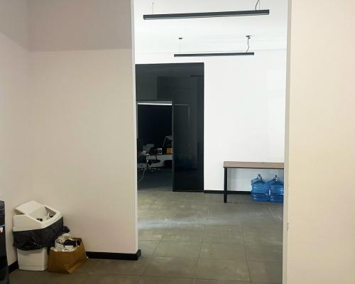 Samodzielny budynek, duże możliwości.