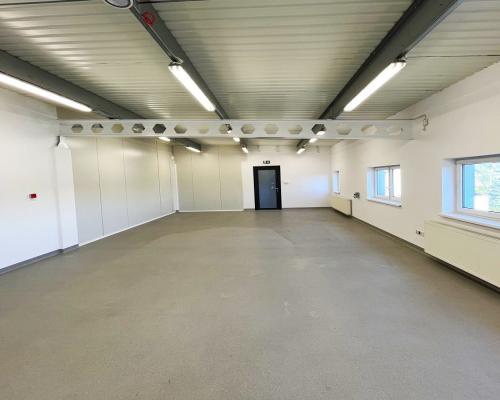 Lokale w nowoczesnym budynku