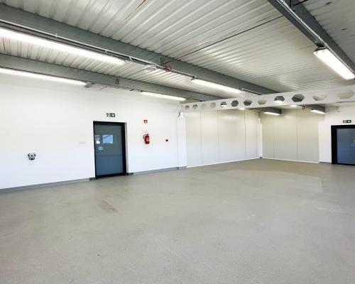 Lokale w nowoczesnym budynku