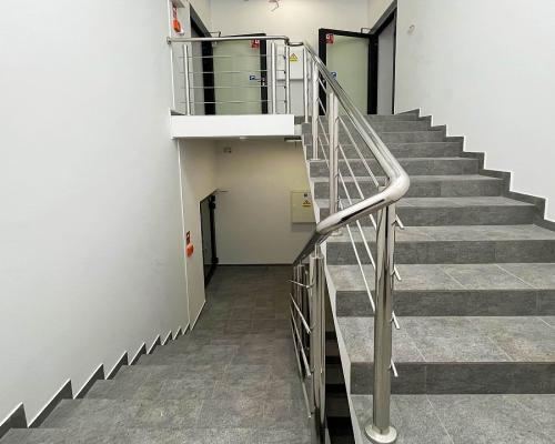 Lokale w nowoczesnym budynku