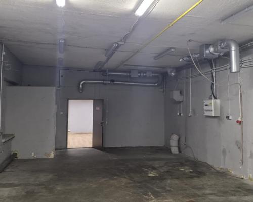Magazyn 100m2 i biuro 25m2.