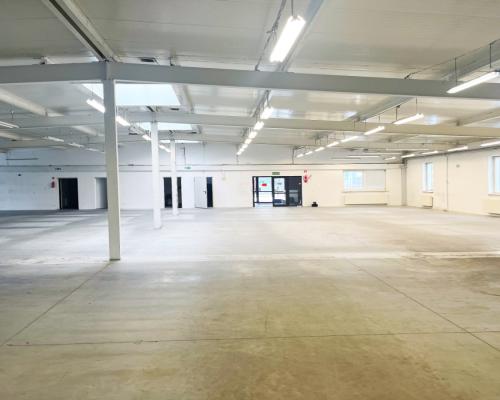 Pow. 1100 m2 przy Parku Handlowym