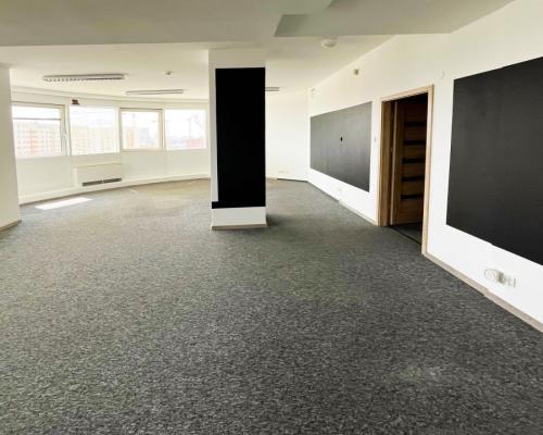 Biuro z widokiem na panoramę miasta