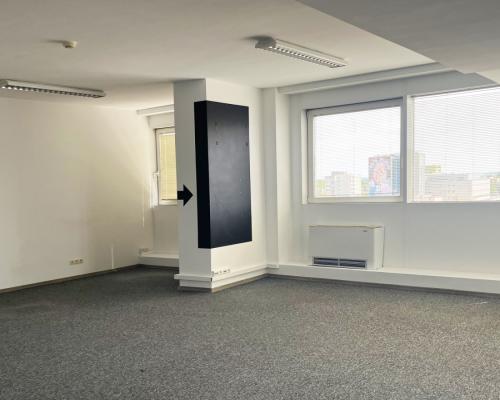 Biuro z widokiem na panoramę miasta