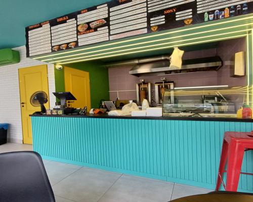 Popularny lokal 24H / 7 pod gastronomię.