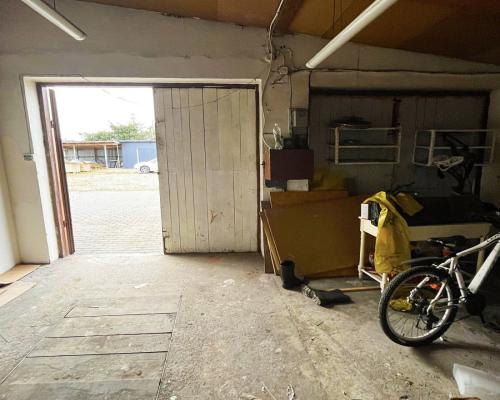 Warsztat i plac do wynajęcia pod miastem