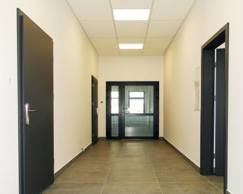 Budynek 1400 m2. Szkoła, fitness, gabinety