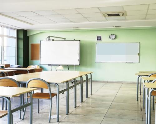 Budynek 1400 m2. Szkoła, fitness, gabinety