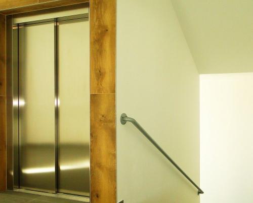 Budynek 1400 m2. Szkoła, fitness, gabinety