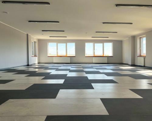 Lokal z placem  przy głównej drodze