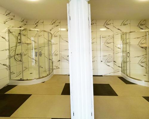 Lokal z placem  przy głównej drodze