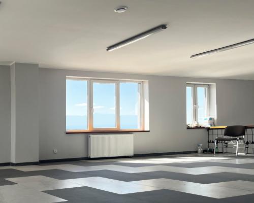 Lokal z placem  przy głównej drodze