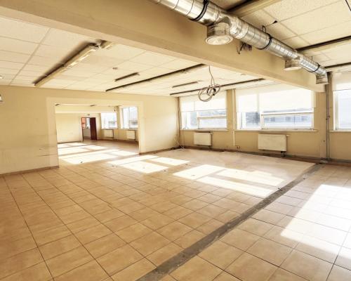 Powierzchnie biurowo-usługowe, parking, magazyn