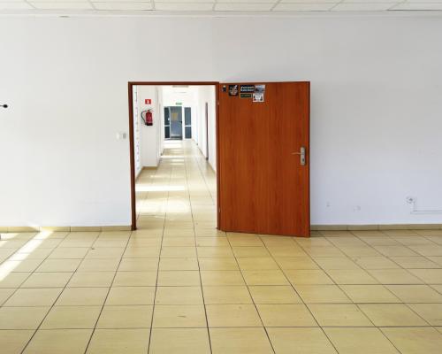 Powierzchnie biurowo-usługowe, parking, magazyn