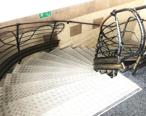 Ścisłe centrum 300 m2 parter plus piętro