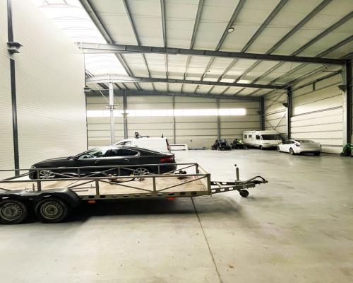 Nowoczesna hala, biura, gotowy do wynajmu.