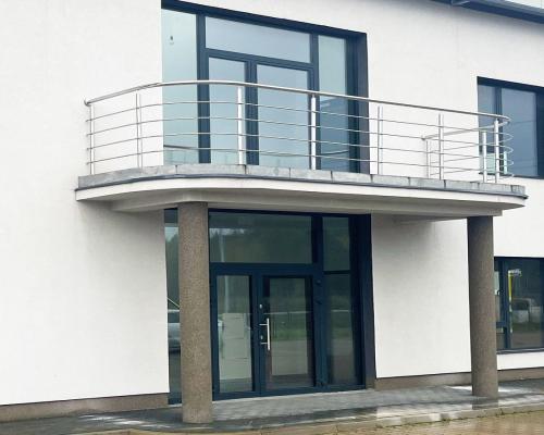 Nowoczesna hala, biura, gotowy do wynajmu.