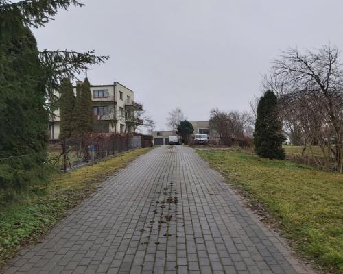 Lokal przy głównej drodze wyjazdowej z miasta