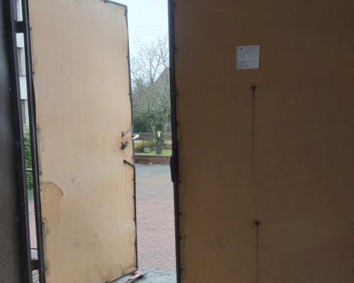 Lokal przy głównej drodze wyjazdowej z miasta