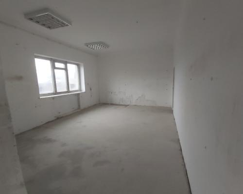 Lokal przy głównej drodze wyjazdowej z miasta