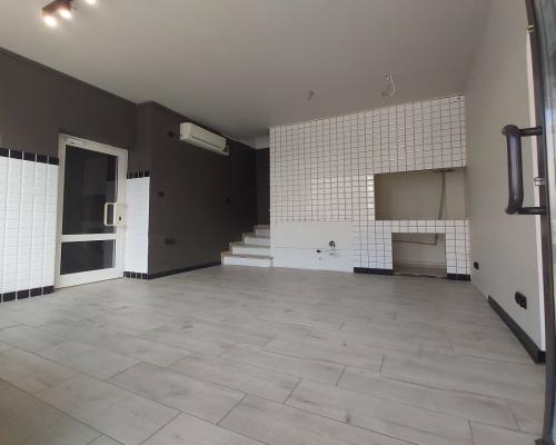 Lokal gastronomiczny w imprezowej części miasta.