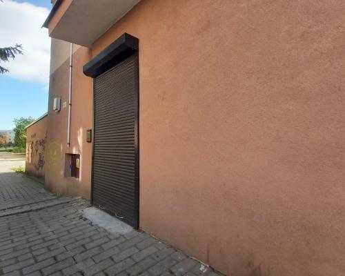 Lokal gastronomiczny w imprezowej części miasta.