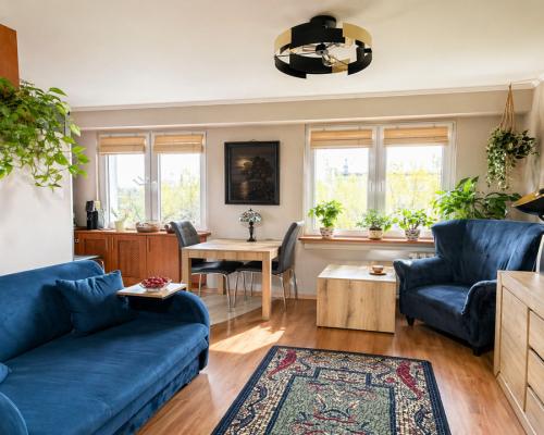 2 pokoje, świetna lokalizacja – Piastowska