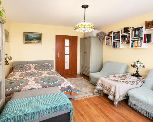 2 pokoje, świetna lokalizacja – Piastowska