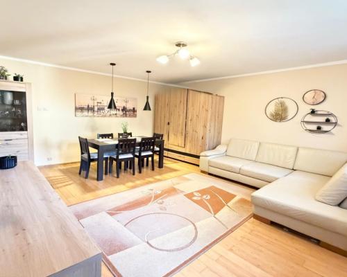 3 pokojowe mieszkanie Nowe Miasto, garaż