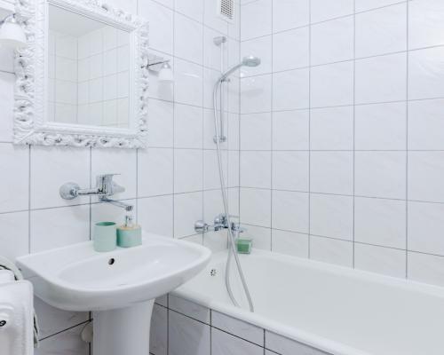 Większość atrakcyjnych nieruchomości w tej okolicy znika zanim trafia na portale. Dlatego pracujemy również na ofertach dostępn