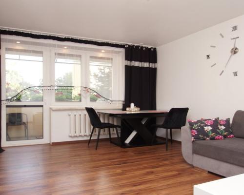 Przestronne mieszkanie w zielonej okolicy.