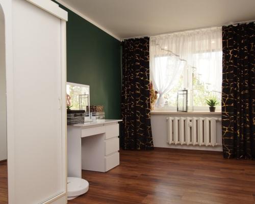 Przestronne mieszkanie w zielonej okolicy.