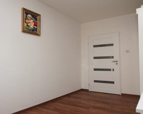 Przestronne mieszkanie w zielonej okolicy.