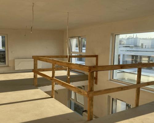 Apartament z antresolą i tarasem na dachu .