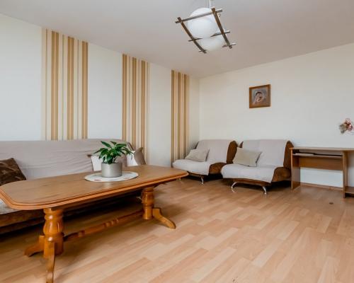 Zadbane 2 pokoje z dużym balkonem