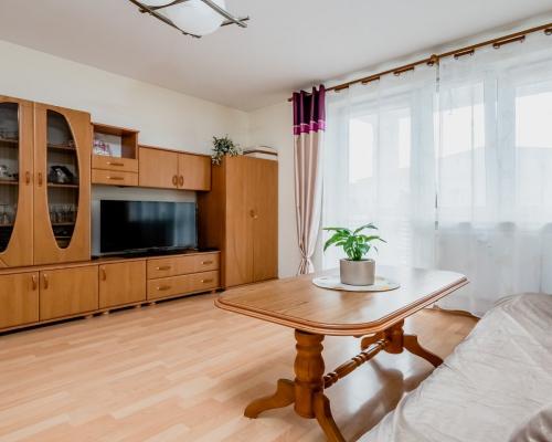 Zadbane 2 pokoje z dużym balkonem