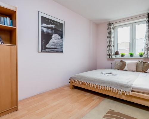 Zadbane 2 pokoje z dużym balkonem