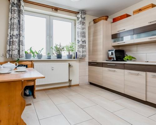 Zadbane 2 pokoje z dużym balkonem