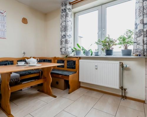 Zadbane 2 pokoje z dużym balkonem