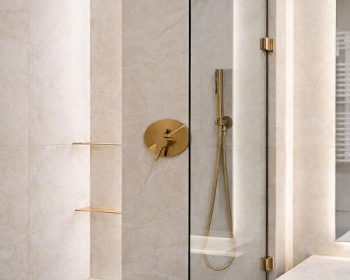 Trzy pokoje, do wejścia, nowy blok.