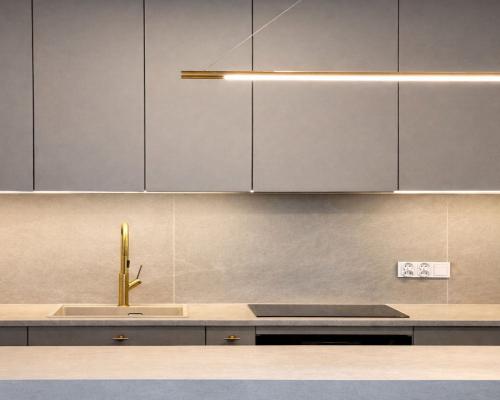 Trzy pokoje, do wejścia, nowy blok.