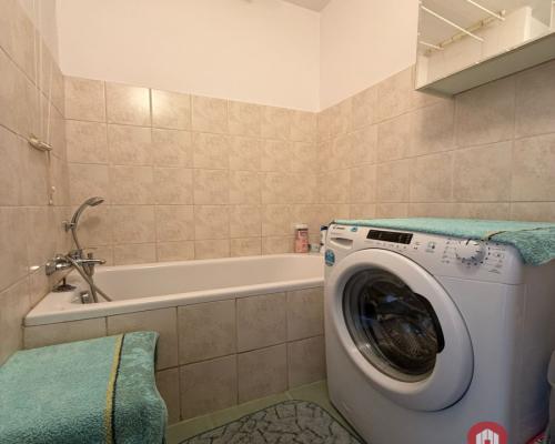 Większość atrakcyjnych nieruchomości w tej okolicy znika zanim trafia na portale. Dlatego pracujemy również na ofertach dostępn