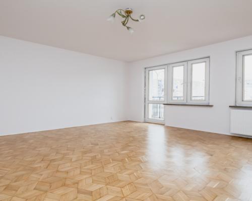 Wysoki parter z balkonem