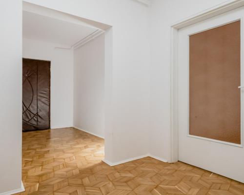 Wysoki parter z balkonem