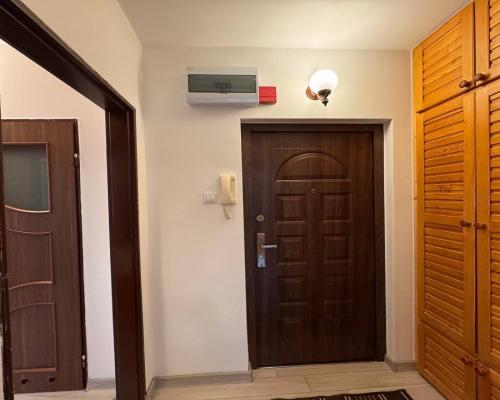 2 pokoje na 1 piętrze w 4-piętrowym bloku