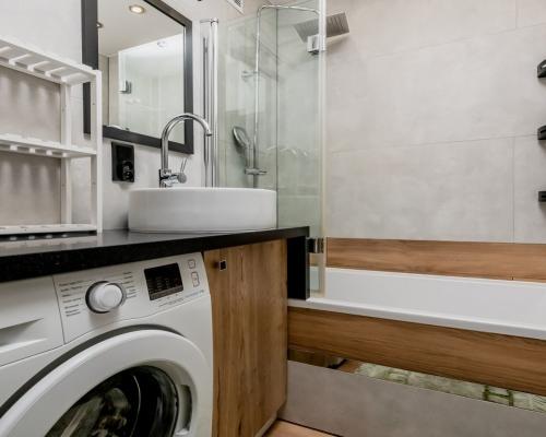 2 pokoje na 1 piętrze w 4-piętrowym bloku