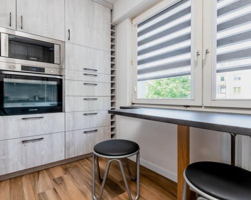 2 pokoje na 1 piętrze w 4-piętrowym bloku