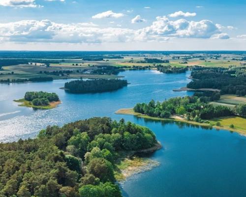 Działka nad jeziorem w gminie Stare Juchy.